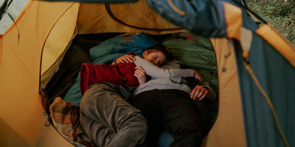 18 Helpful Tips to Stay Warm in a Tent in the Winter